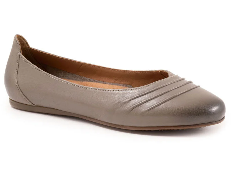 Softwalk Safi - Women's Flat Sage (312)